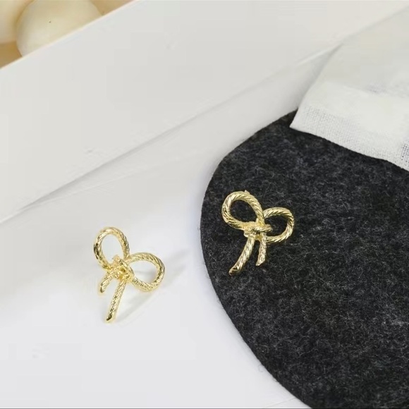 SALE💚 any 3 for $18 💚
 Accessories- Bowknot Gold Stud Earrings - Picture 7 of 7